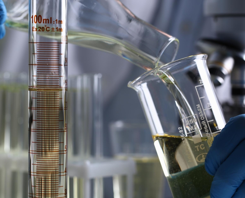 Pouring liquids in beakers