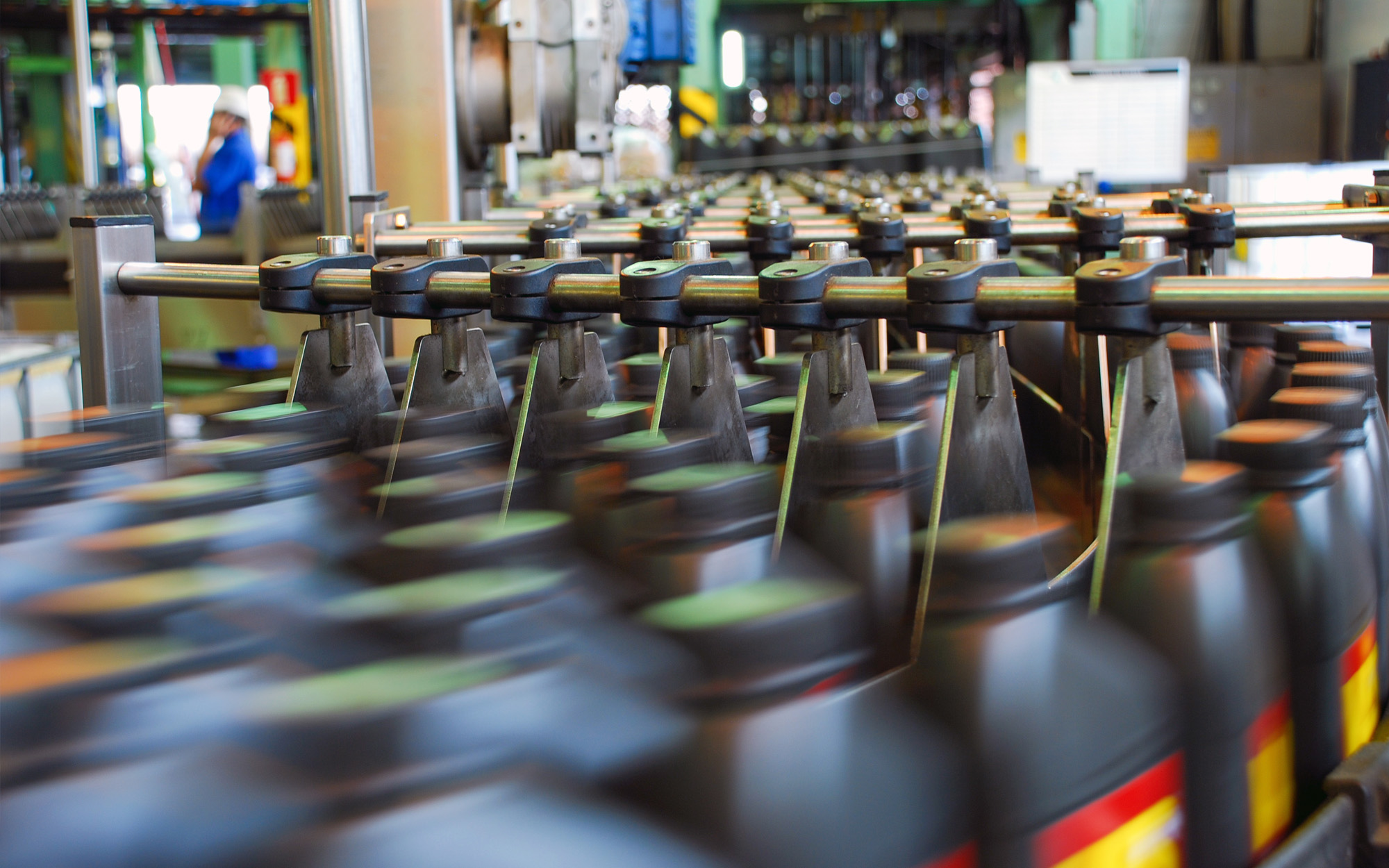 Private Label Automotive vs. Custom Formulation- What’s Best for Your Product Launch?